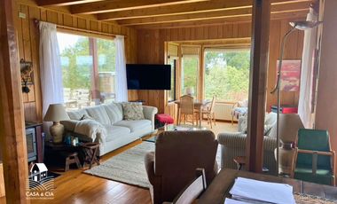 Casa en Puerto Octay con 4 dormitorios y 2 baños