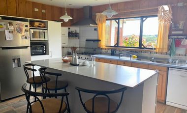 Casa en Puerto Octay con 4 dormitorios y 2 baños