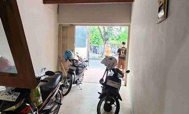 rumah jalan raya cocok buat kantor surabaya barat darmo2an dekat hr muhamand