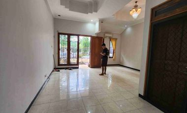 rumah jalan raya cocok buat kantor surabaya barat darmo2an dekat hr muhamand