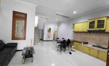 rumah jalan raya cocok buat kantor surabaya barat darmo2an dekat hr muhamand
