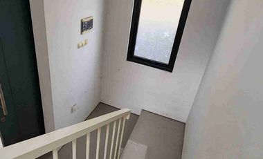 royal residence rumah 2 lantai minimalis surabaya barat wiyung