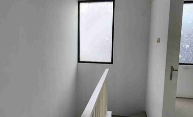 royal residence rumah 2 lantai minimalis surabaya barat wiyung