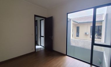 Rumah Megah nan Cantik di Suvarna Sutera Eldora Tangerang L2-240333