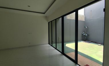 Rumah Megah nan Cantik di Suvarna Sutera Eldora Tangerang L2-240333