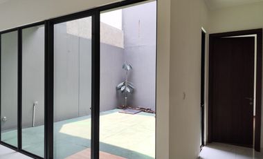 Rumah Megah nan Cantik di Suvarna Sutera Eldora Tangerang L2-240333