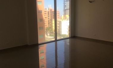 Apartamento de 3 alcobas mas alcoba de servicio por el Golf