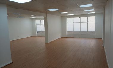 Arriendo oficina Metro Universidad de Chile moderna