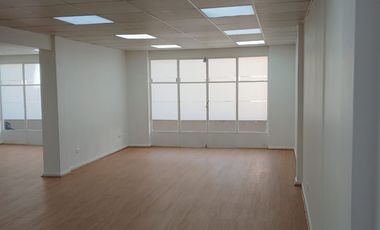 Arriendo oficina Metro Universidad de Chile moderna