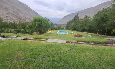 LUNAHUANA, CATAPALLA  VENTA DE HERMOSA CASA DE CAMPO CON PISCINA Y FRUTALES 2,726 M2