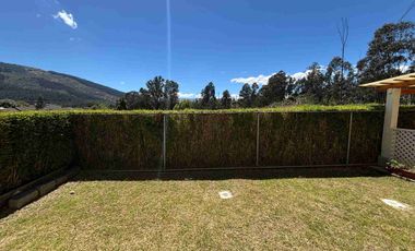 Casa venta con amplio pato en la Armenia Valle de los Chillos