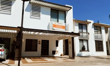 SE RENTA casa en Amberes Residencial