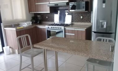 SE RENTA casa en Amberes Residencial