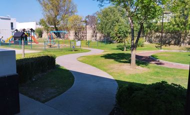 SE RENTA casa en Amberes Residencial