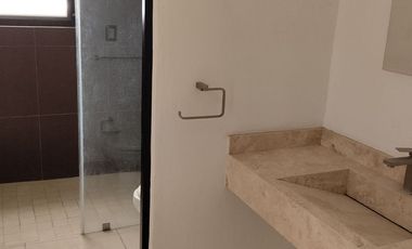 SE RENTA casa en Amberes Residencial
