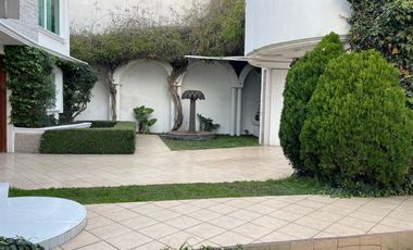 Casa Residencial en venta en el Estado de México. ( con alberca, salón de convivios, amueblada y decorada ).