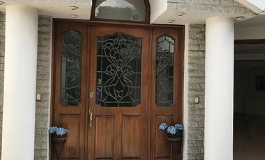 Casa Residencial en venta en el Estado de México. ( con alberca, salón de convivios, amueblada y decorada ).