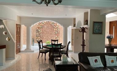 Casa Residencial en venta en el Estado de México. ( con alberca, salón de convivios, amueblada y decorada ).