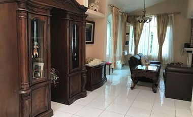 Casa Residencial en venta en el Estado de México. ( con alberca, salón de convivios, amueblada y decorada ).