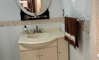 Casa Residencial en venta en el Estado de México. ( con alberca, salón de convivios, amueblada y decorada ).