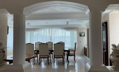 Casa Residencial en venta en el Estado de México. ( con alberca, salón de convivios, amueblada y decorada ).