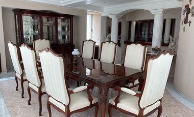 Casa Residencial en venta en el Estado de México. ( con alberca, salón de convivios, amueblada y decorada ).