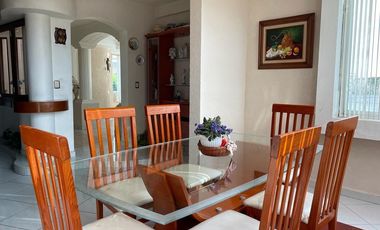 Casa Residencial en venta en el Estado de México. ( con alberca, salón de convivios, amueblada y decorada ).