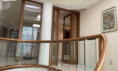 Casa Residencial en venta en el Estado de México. ( con alberca, salón de convivios, amueblada y decorada ).