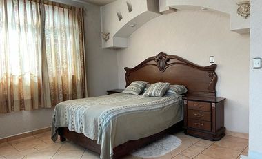 Casa Residencial en venta en el Estado de México. ( con alberca, salón de convivios, amueblada y decorada ).