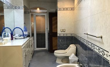 Casa Residencial en venta en el Estado de México. ( con alberca, salón de convivios, amueblada y decorada ).
