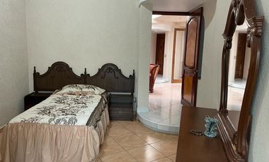 Casa Residencial en venta en el Estado de México. ( con alberca, salón de convivios, amueblada y decorada ).