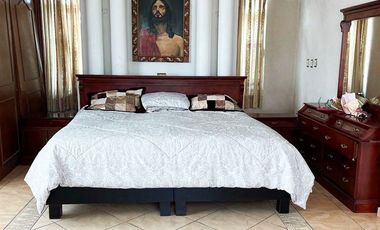 Casa Residencial en venta en el Estado de México. ( con alberca, salón de convivios, amueblada y decorada ).