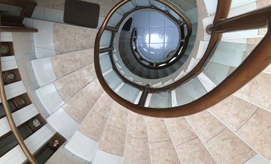 Casa Residencial en venta en el Estado de México. ( con alberca, salón de convivios, amueblada y decorada ).