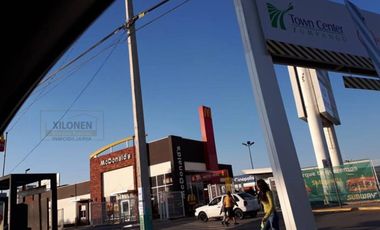 Terreno En Venta en Zumpango Edo. Méx. de OPORTUNIDAD con tres vialidades. Frente a la plaza comercial Town Center. Uso de suelo amplio: CRU CORREDOR