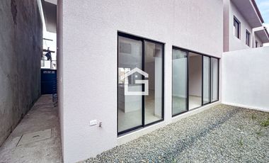 Casa en Venta, Modelo Ciprés, Urbanización Arboleia, Machala