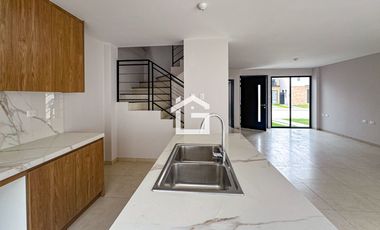 Casa en Venta, Modelo Ciprés, Urbanización Arboleia, Machala