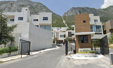 ¡¡Atención Inversionistas!! Venta de Casa en Remate Bancario, Col.  Santa Catarina, N.L