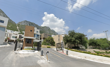 ¡¡Atención Inversionistas!! Venta de Casa en Remate Bancario, Col.  Santa Catarina, N.L