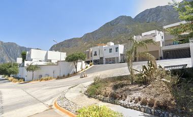 ¡¡Atención Inversionistas!! Venta de Casa en Remate Bancario, Col.  Santa Catarina, N.L