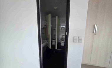 ARRIENDO OFICINA AMOBLADA EN CALLE 32 CENTRO INTERNACIONAL
