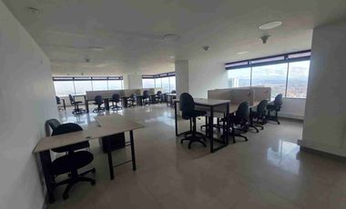 ARRIENDO OFICINA AMOBLADA EN CALLE 32 CENTRO INTERNACIONAL