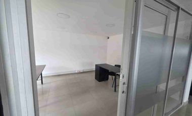 ARRIENDO OFICINA AMOBLADA EN CALLE 32 CENTRO INTERNACIONAL