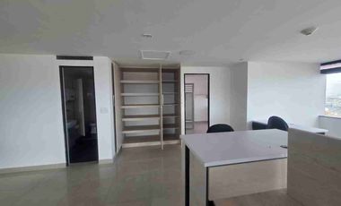 ARRIENDO OFICINA AMOBLADA EN CALLE 32 CENTRO INTERNACIONAL