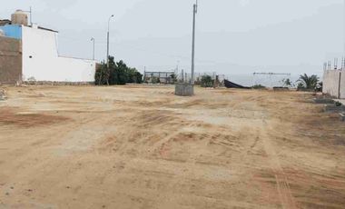 Vendo terreno plano de 570 mts., 3 frentes y con vista al mar en Punta Negra