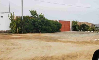 Vendo terreno plano de 570 mts., 3 frentes y con vista al mar en Punta Negra