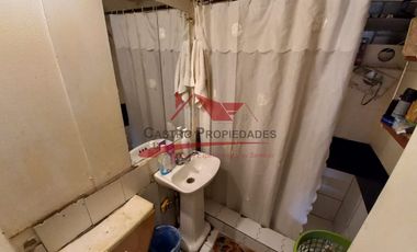 Casa Dos Pisos Solida con 2 Dormitorios, 1 Baño, Villa San Ignacio de Loyola, Comuna de Quilicura.