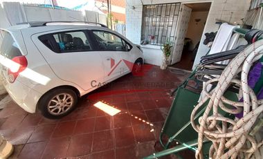 Casa Dos Pisos Solida con 2 Dormitorios, 1 Baño, Villa San Ignacio de Loyola, Comuna de Quilicura.