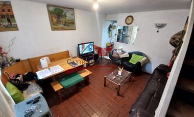 Casa Dos Pisos Solida con 2 Dormitorios, 1 Baño, Villa San Ignacio de Loyola, Comuna de Quilicura.