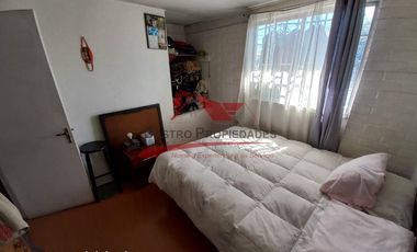 Casa Dos Pisos Solida con 2 Dormitorios, 1 Baño, Villa San Ignacio de Loyola, Comuna de Quilicura.