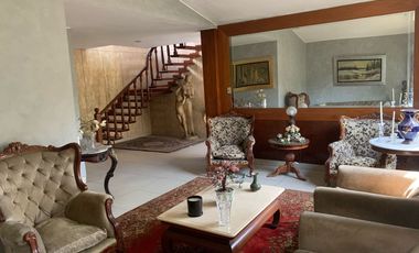 Oferta ! Venta de amplia casa 360at en c/residencial en exc/zona de S.Borja !